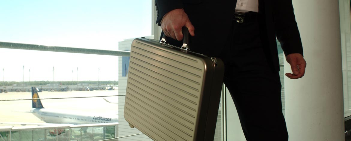 SecuTrans Sicherheitskurier als Dokumentenkurier im Dokumententransport